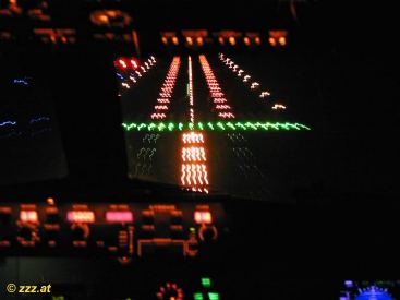 nächtlicher Landeanflug auf Köln-Bonn