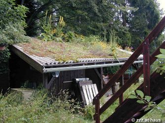 Treppe: separater Eingang zur Wohnung - anklicken zum Vergöern