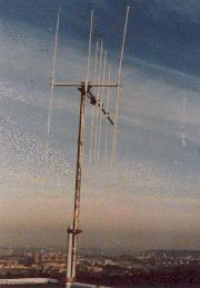 Die ehemalige RADIO 101-Antenne auf dem Baudouin-Turm auf dem Dreiländereck