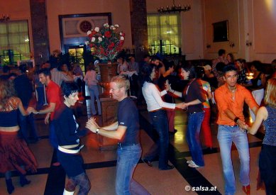 Salsa im Quo Vadis im Hauptbahnhof, Salzburg