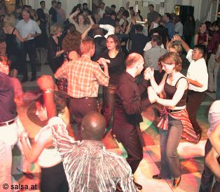 Salsa in der Redoute in Bonn - anklicken zum Vergr��ern - click to enlarge