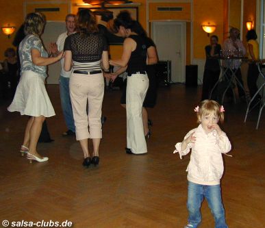 Salsa im Stadtparkrestaurant in Dren