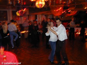 Salsa in der Tanzschule Schluerecki in Köln - anklicken zum Vergrößern - click to enlarge