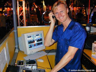 Salsa im Las Canbdelas / Cinemaxx in Würzburg: DJ und Tanzlehrer Oliver