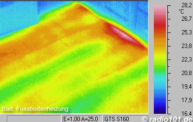 Underfloorheating in a bathroom - Thermographic picture - Infrarouge photograph