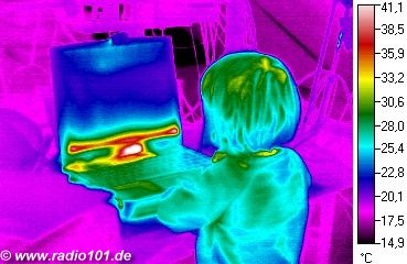 Thermografic image: Child in front of a notebook