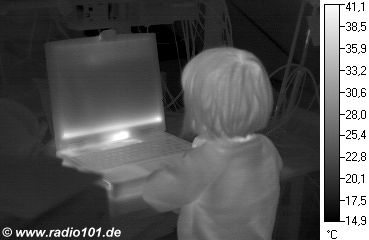 Thermografic image: Child in front of a notebook